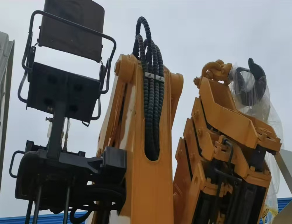 SINOTRUK HOWO 8 TON Knuckle Boom Crane TRUCK MOUNTED CRANE - Автоманипулятор: фото 4 SINOTRUK HOWO 8 TON Knuckle Boom Crane TRUCK MOUNTED CRANE - Автоманипулятор: фото 4