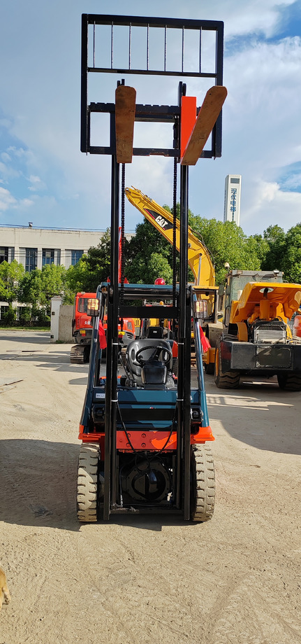 TOYOTA FD 30 - Вилочный погрузчик: фото 2 TOYOTA FD 30 - Вилочный погрузчик: фото 2