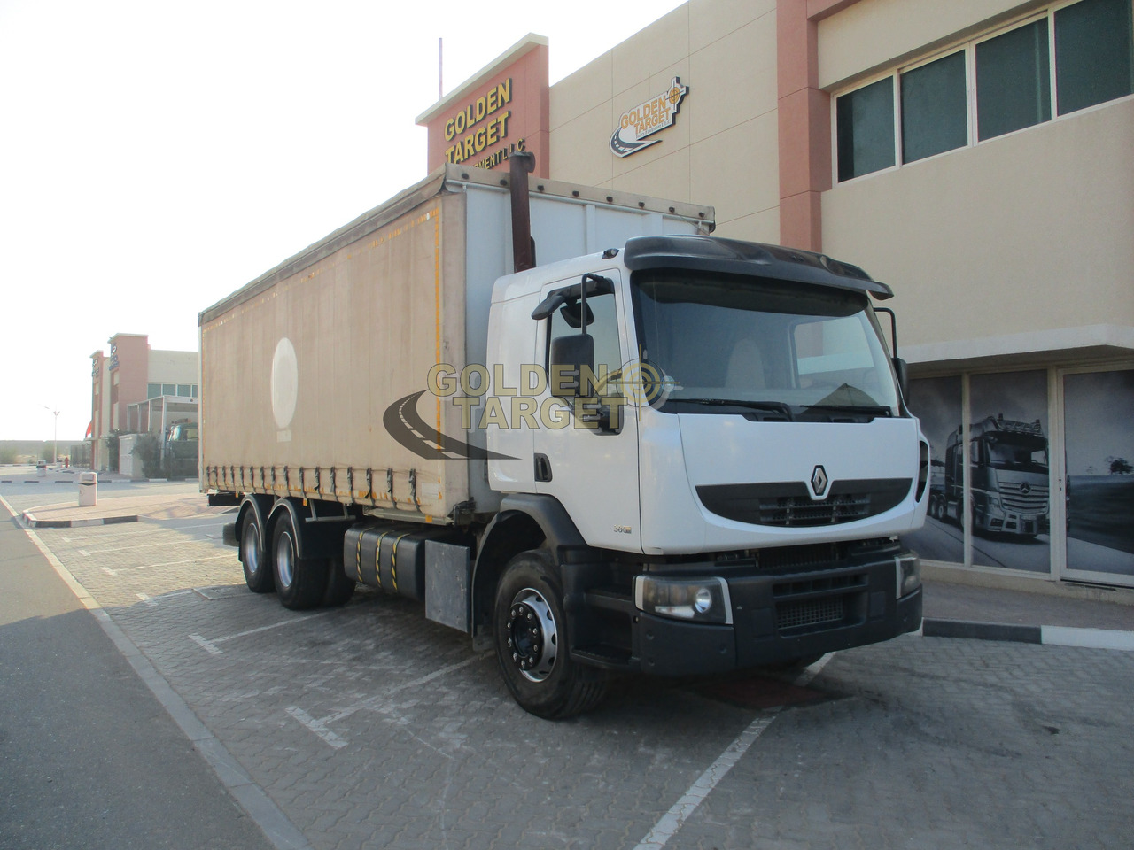 Renault KERAX 380 - Тентованный грузовик: фото 1 Renault KERAX 380 - Тентованный грузовик: фото 1