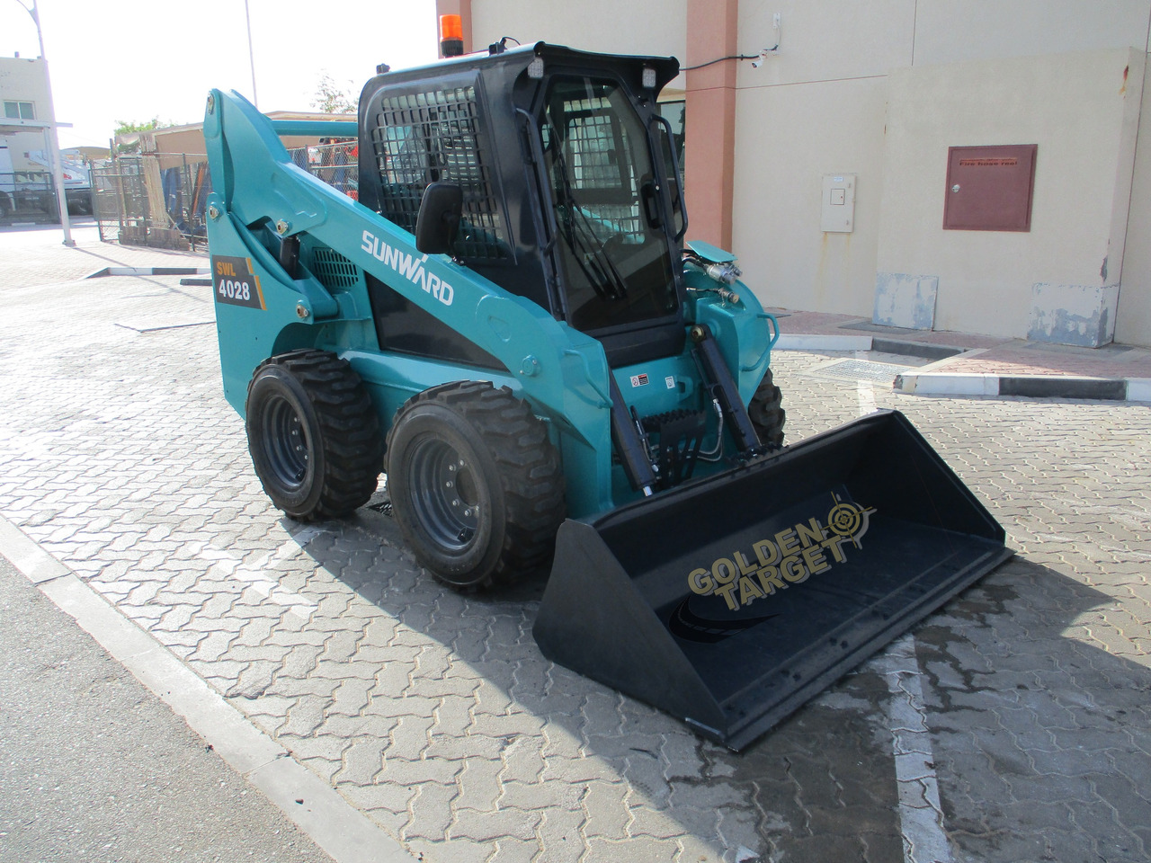 SUNWARD SWL4028 Skid Steer - Мини-погрузчик с бортовым поворотом: фото 1 SUNWARD SWL4028 Skid Steer - Мини-погрузчик с бортовым поворотом: фото 1