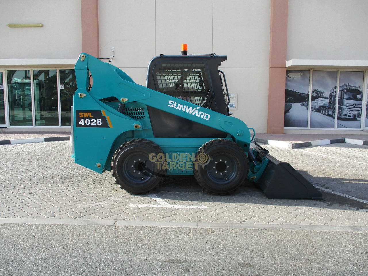 SUNWARD SWL4028 Skid Steer - Мини-погрузчик с бортовым поворотом: фото 5 SUNWARD SWL4028 Skid Steer - Мини-погрузчик с бортовым поворотом: фото 5