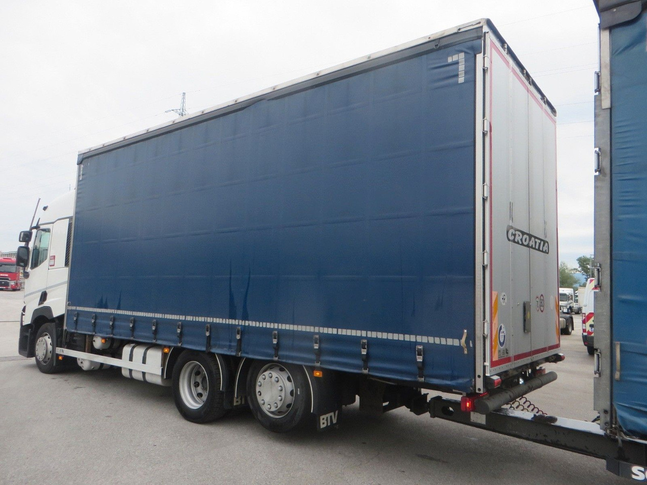 Renault T480 SC 6x2 Tandem jumbo 116m3 - Тентованный грузовик: фото 5 Renault T480 SC 6x2 Tandem jumbo 116m3 - Тентованный грузовик: фото 5