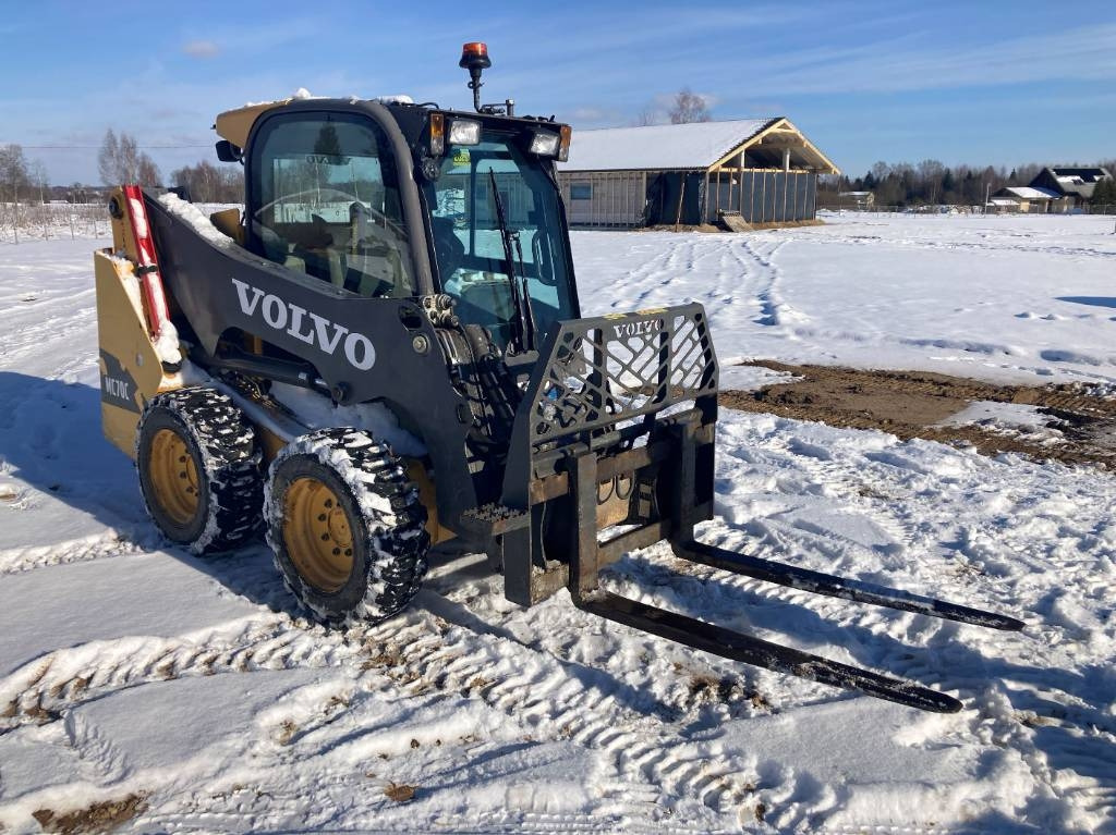 Volvo MC70C - Мини-погрузчик с бортовым поворотом: фото 3 Volvo MC70C - Мини-погрузчик с бортовым поворотом: фото 3