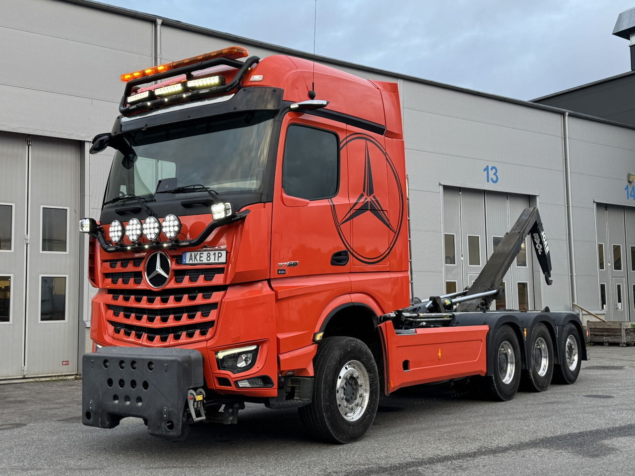 Tridemväxlare Mercedes-Benz Arocs 3758 -2023 | JOAB 24 ton | Plogutrustad - Крюковой мультилифт: фото 1 Tridemväxlare Mercedes-Benz Arocs 3758 -2023 | JOAB 24 ton | Plogutrustad - Крюковой мультилифт: фото 1