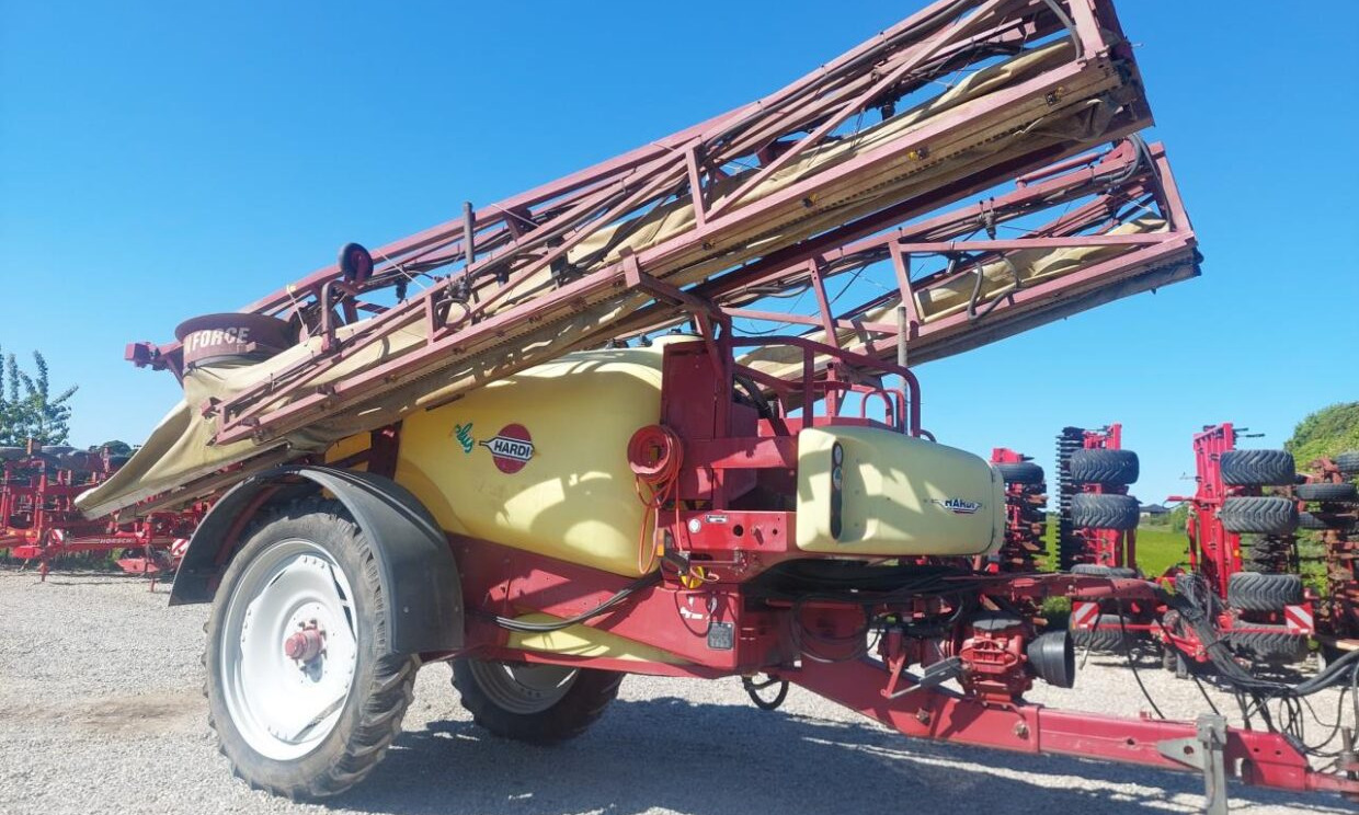 Hardi Commander Plus 4200 - 28m Twin - Прицепной опрыскиватель: фото 3 Hardi Commander Plus 4200 - 28m Twin - Прицепной опрыскиватель: фото 3