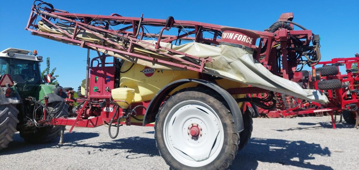 Hardi Commander Plus 4200 - 28m Twin - Прицепной опрыскиватель: фото 1 Hardi Commander Plus 4200 - 28m Twin - Прицепной опрыскиватель: фото 1