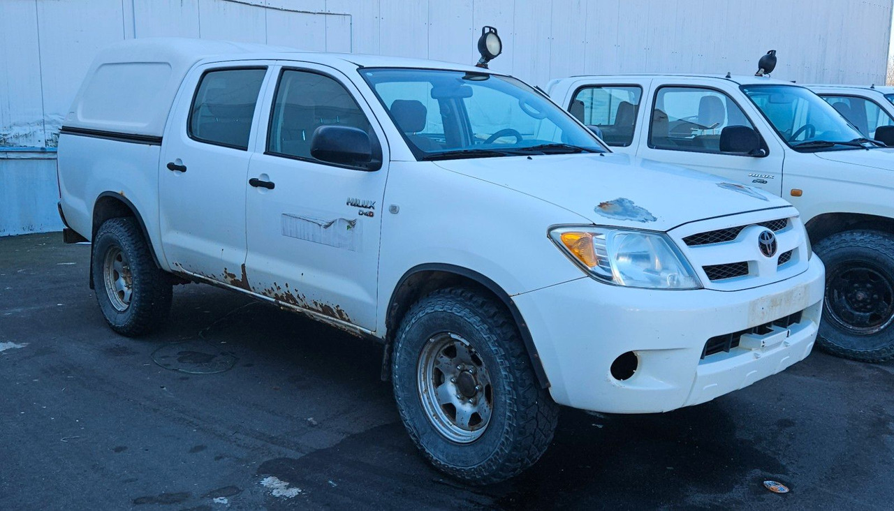 Toyota Hilux Double Cab 4x4 - Внедорожник: фото 2 Toyota Hilux Double Cab 4x4 - Внедорожник: фото 2
