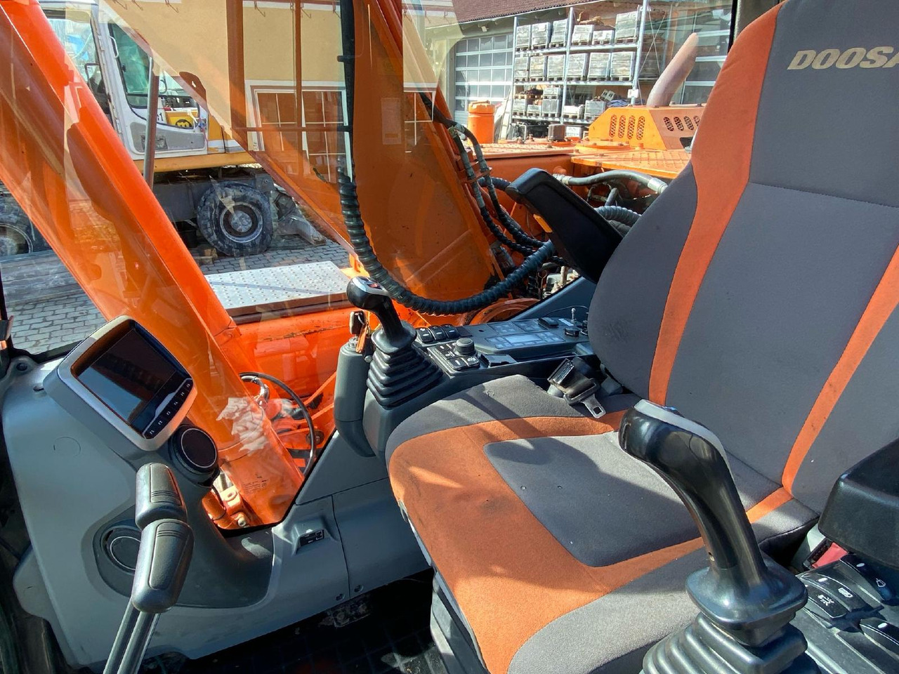 Doosan DX 180 LC -3 - Гусеничный экскаватор: фото 5 Doosan DX 180 LC -3 - Гусеничный экскаватор: фото 5
