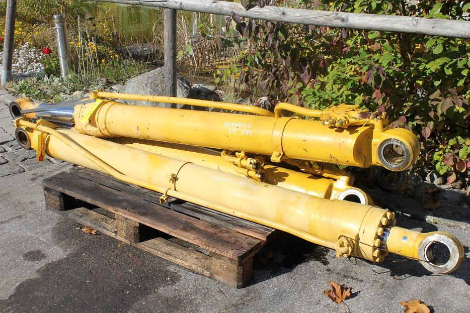 Komatsu PC 240 - Гидравлический цилиндр для Строительной техники: фото 1 Komatsu PC 240 - Гидравлический цилиндр для Строительной техники: фото 1