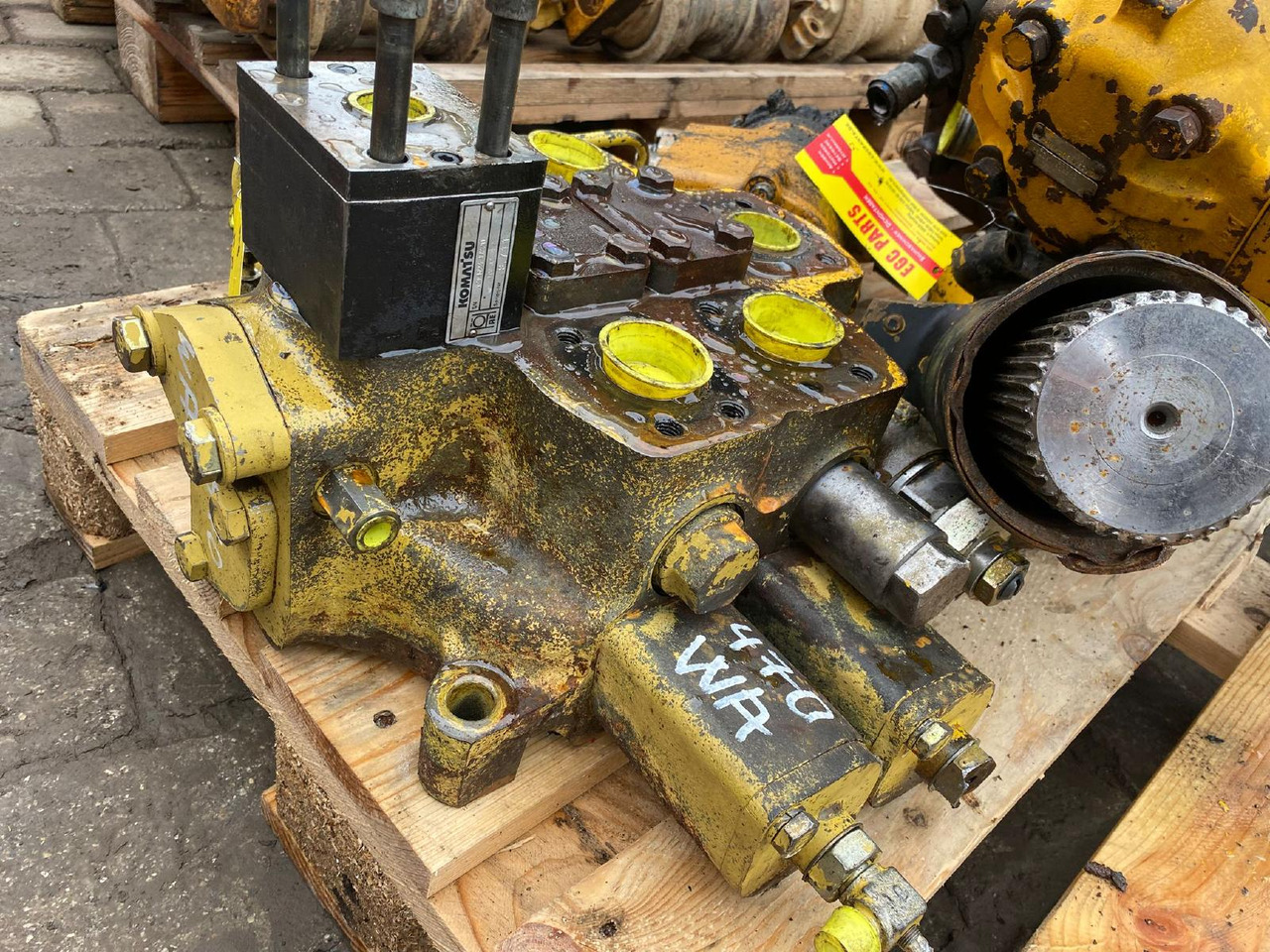 Komatsu WA 470-3 - Гидравлический клапан для Строительной техники: фото 2 Komatsu WA 470-3 - Гидравлический клапан для Строительной техники: фото 2