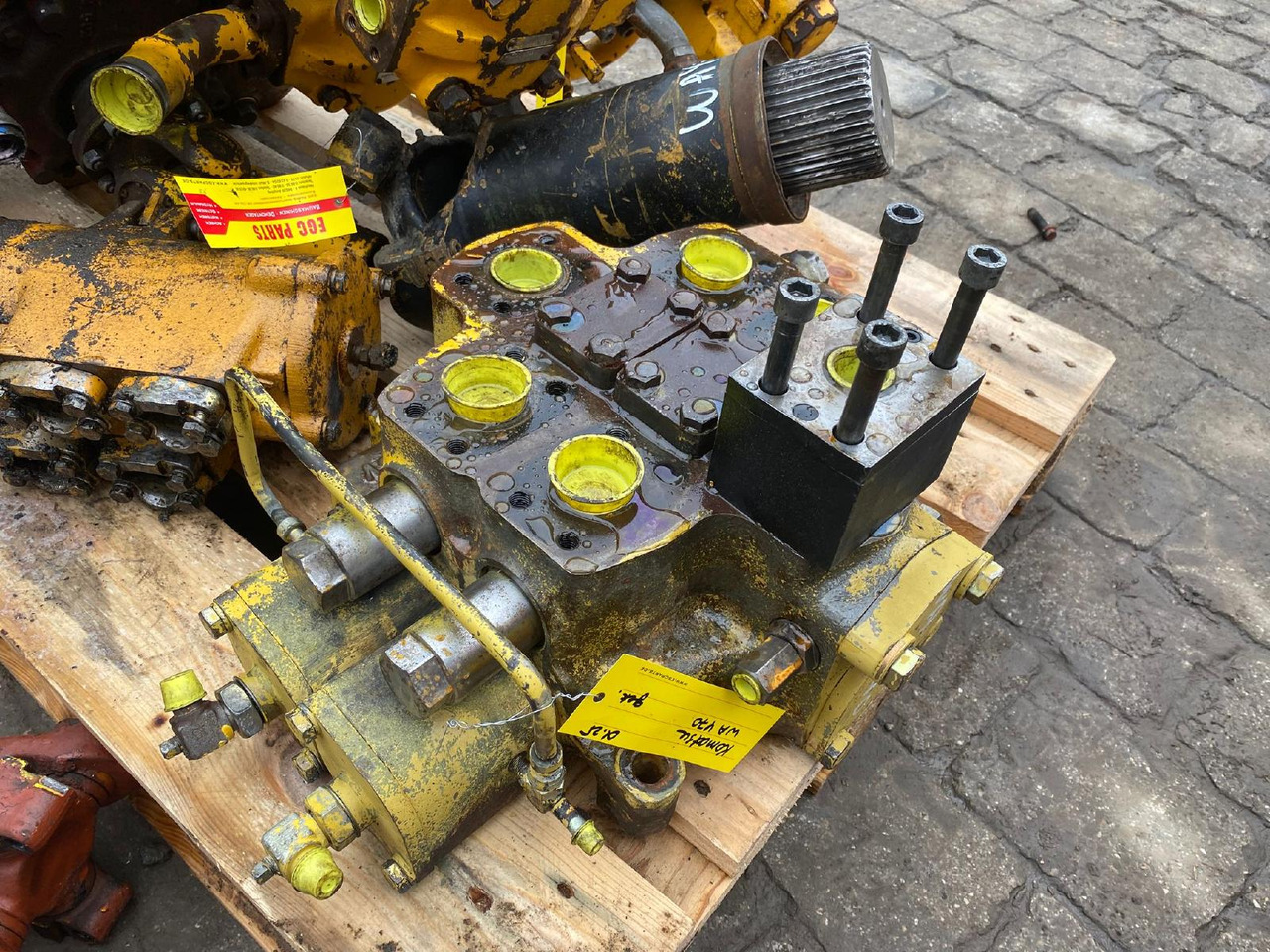 Komatsu WA 470-3 - Гидравлический клапан для Строительной техники: фото 4 Komatsu WA 470-3 - Гидравлический клапан для Строительной техники: фото 4