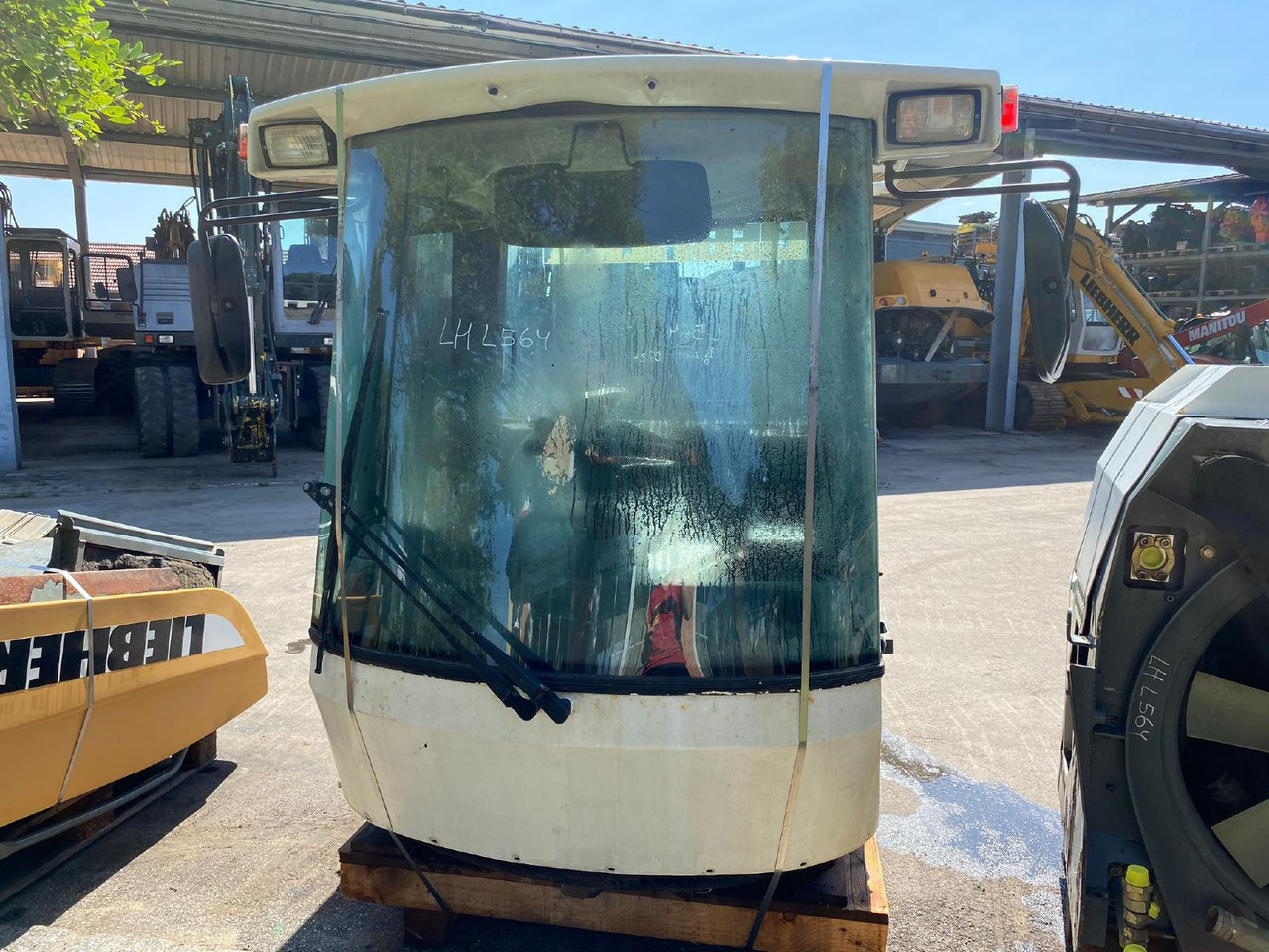 Liebherr L 564 - Кабина для Строительной техники: фото 3 Liebherr L 564 - Кабина для Строительной техники: фото 3