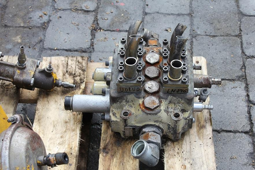 Volvo LM 846 - Гидравлический клапан для Строительной техники: фото 1 Volvo LM 846 - Гидравлический клапан для Строительной техники: фото 1