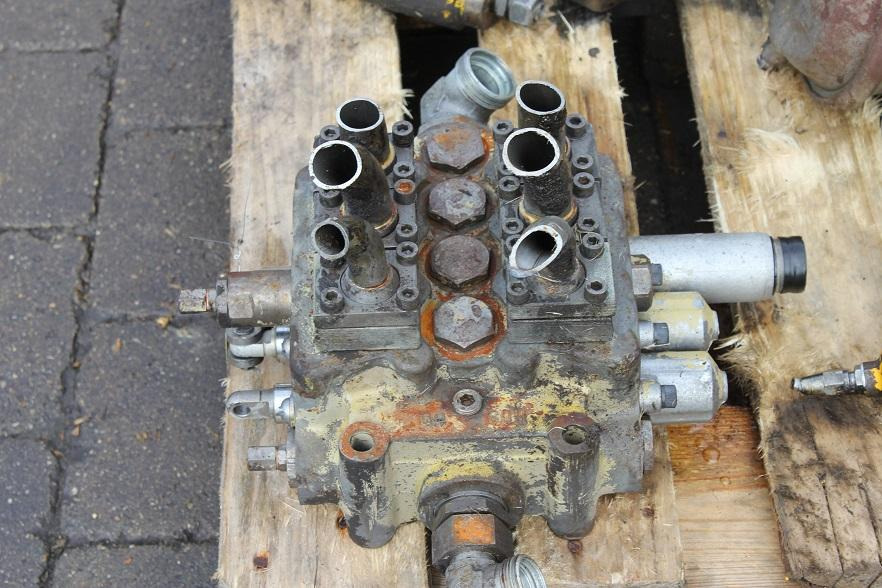 Volvo LM 846 - Гидравлический клапан для Строительной техники: фото 4 Volvo LM 846 - Гидравлический клапан для Строительной техники: фото 4