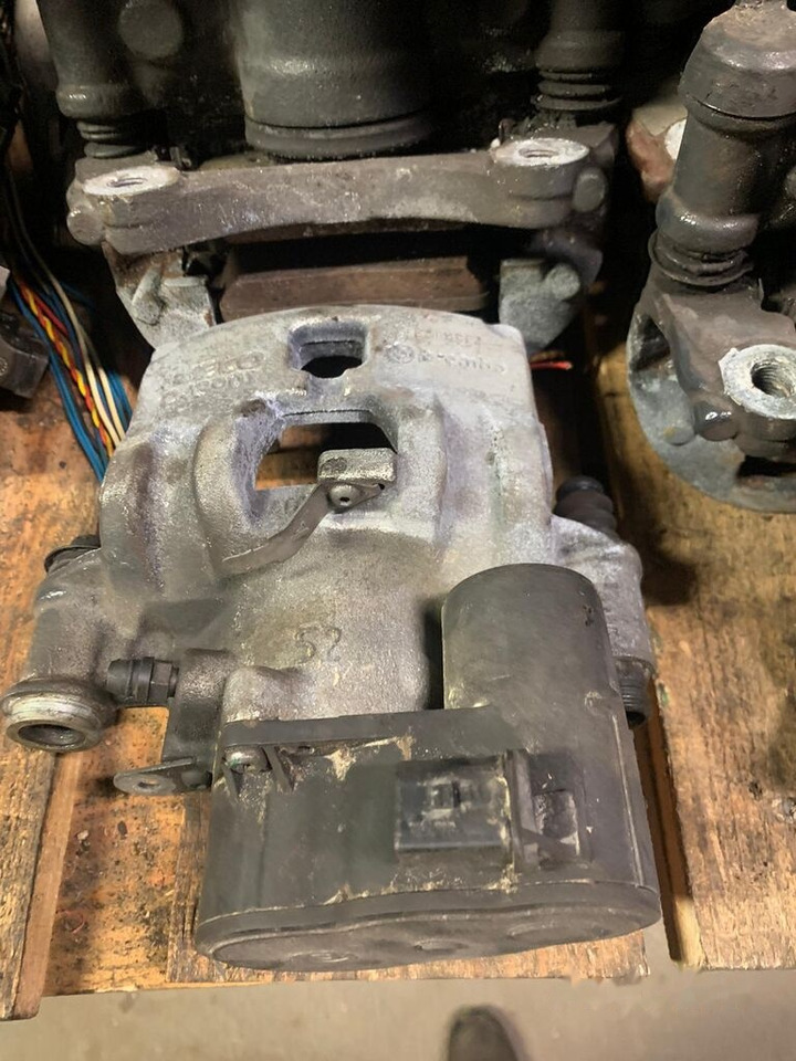 Brembo elektryczne D43901 Iveco Daily prawy, lewy, tył 2019- D43901 - Тормозной суппорт для Грузовиков: фото 5 Brembo elektryczne D43901 Iveco Daily prawy, lewy, tył 2019- D43901 - Тормозной суппорт для Грузовиков: фото 5