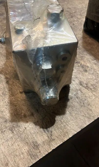 Rexroth Flow Divider R930062425 - Тормозной клапан для Грузовиков: фото 1 Rexroth Flow Divider R930062425 - Тормозной клапан для Грузовиков: фото 1