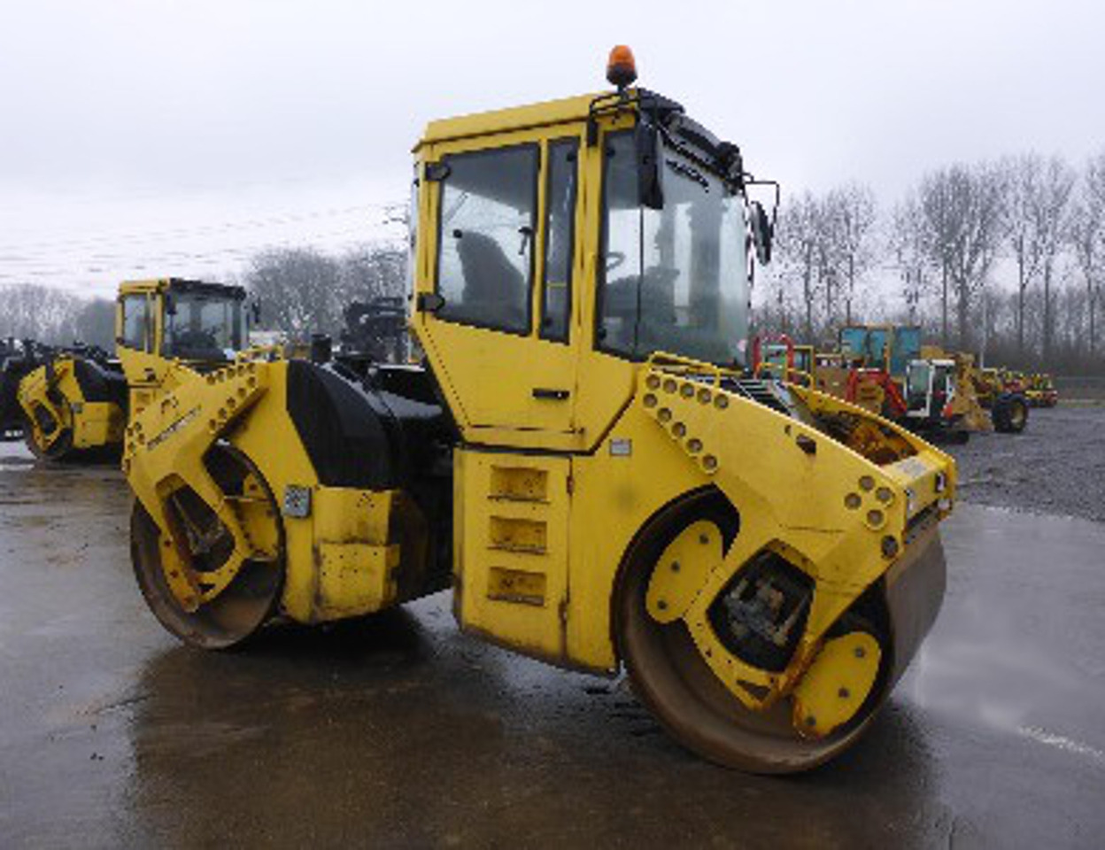 Doble Vibrante Bomag BW 164AD-4 - Дорожный каток: фото 1 Doble Vibrante Bomag BW 164AD-4 - Дорожный каток: фото 1