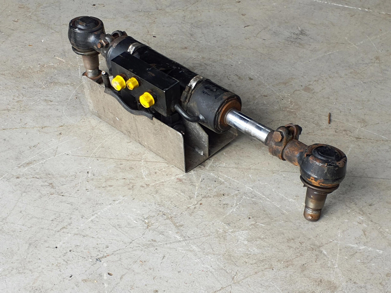 FAUN ATF 45-3 steering cilinder left axle 3 - Гидравлический цилиндр для Мобильных кранов: фото 3 FAUN ATF 45-3 steering cilinder left axle 3 - Гидравлический цилиндр для Мобильных кранов: фото 3