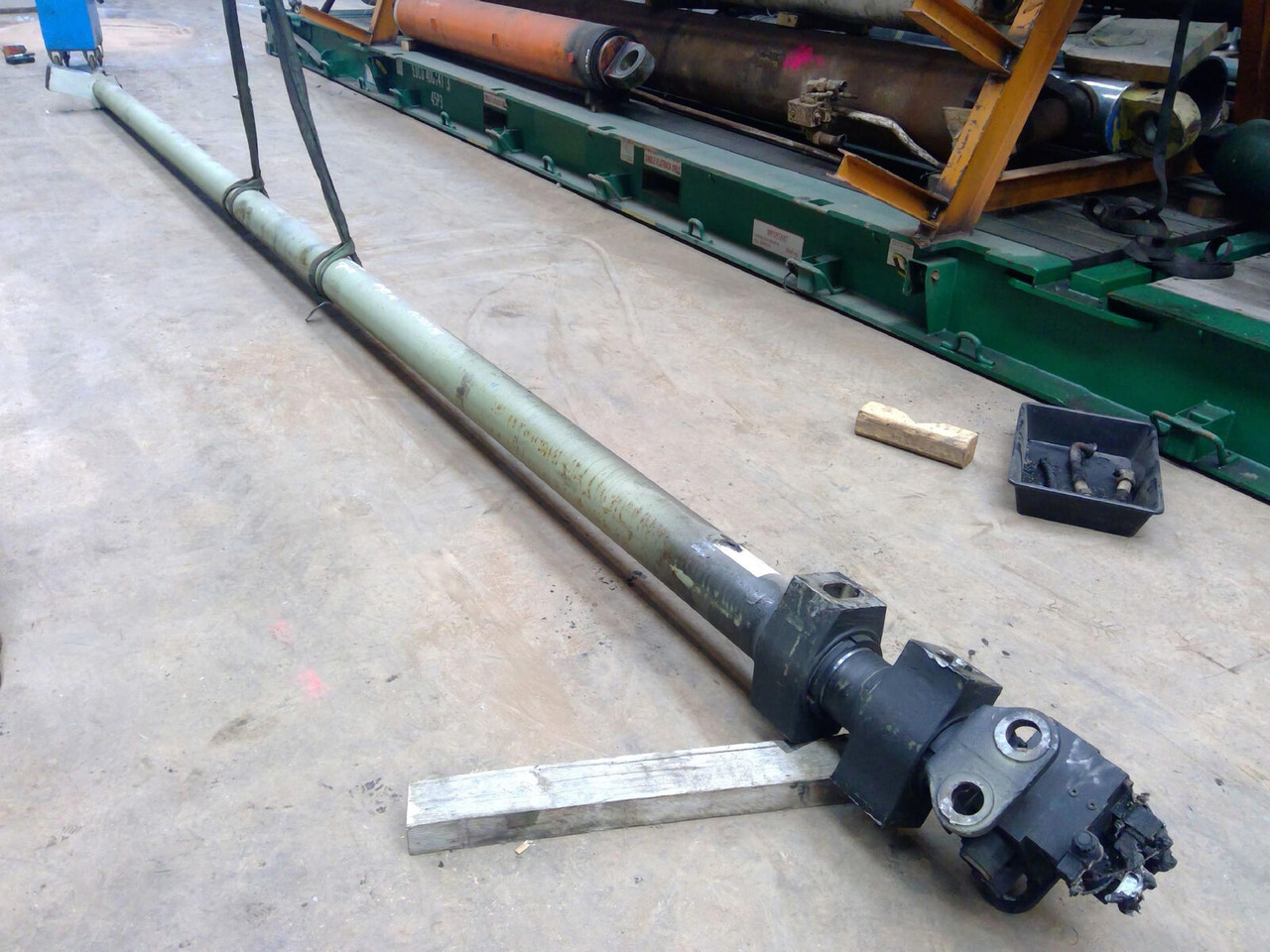 FAUN ATF 60-4 telescopic cylinder double - Гидравлический цилиндр для Мобильных кранов: фото 1 FAUN ATF 60-4 telescopic cylinder double - Гидравлический цилиндр для Мобильных кранов: фото 1