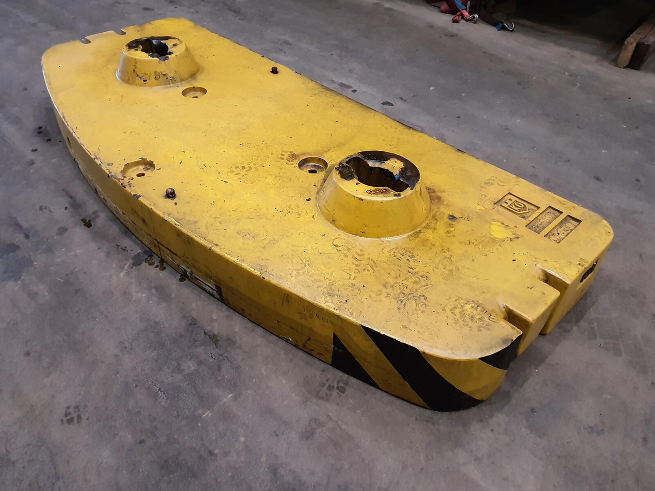 Grove GMK 3050 counterweight 3,5 ton - Противовес для Мобильных кранов: фото 1 Grove GMK 3050 counterweight 3,5 ton - Противовес для Мобильных кранов: фото 1