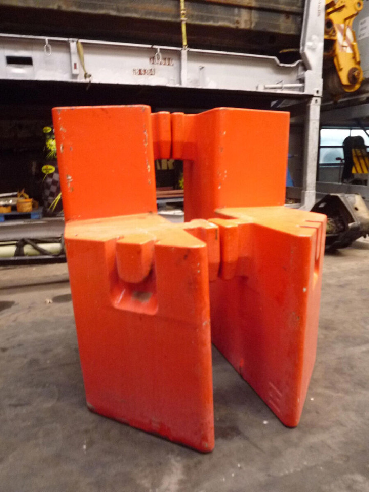 Grove GMK 6250/6300 counterweight 10 ton - Противовес для Мобильных кранов: фото 1 Grove GMK 6250/6300 counterweight 10 ton - Противовес для Мобильных кранов: фото 1