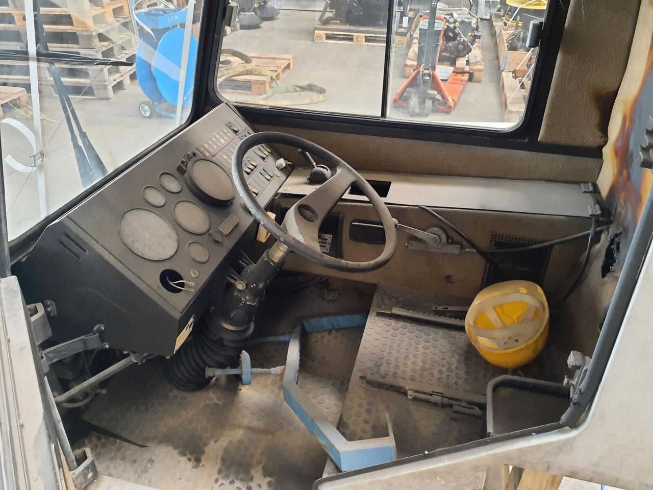 Liebherr LTM 1035/3 lower cabin - Кабина для Мобильных кранов: фото 5 Liebherr LTM 1035/3 lower cabin - Кабина для Мобильных кранов: фото 5