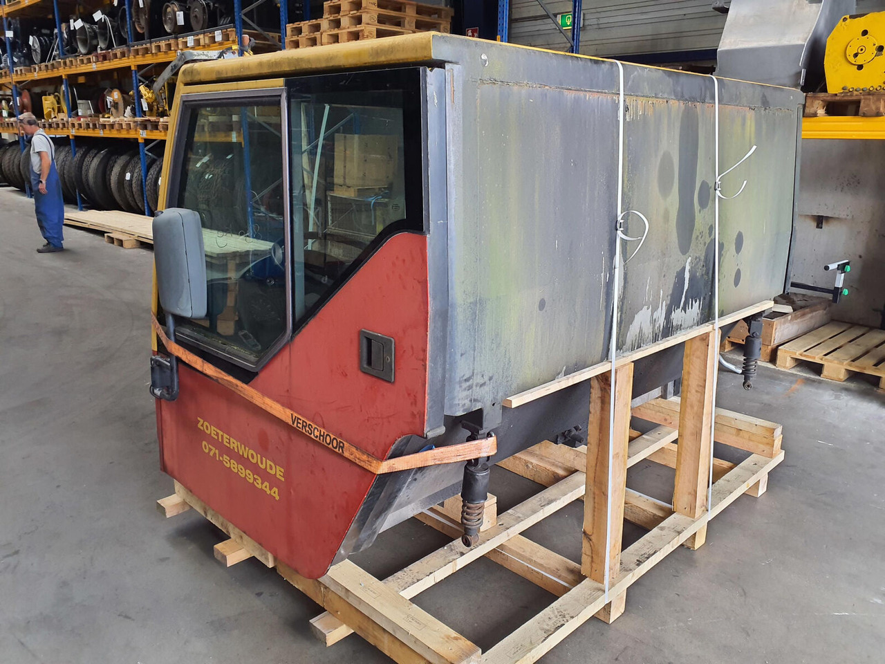 Liebherr LTM 1060-2 drivers cabin - Кабина для Кранов: фото 4 Liebherr LTM 1060-2 drivers cabin - Кабина для Кранов: фото 4