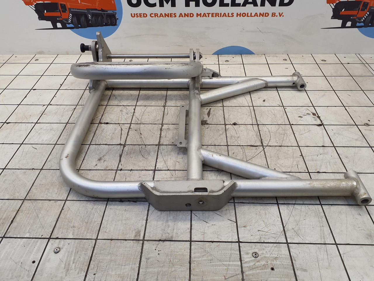 Liebherr LTM 1250-5.1 guard railing 40X500X760 - Кузов и экстерьер для Мобильных кранов: фото 1 Liebherr LTM 1250-5.1 guard railing 40X500X760 - Кузов и экстерьер для Мобильных кранов: фото 1