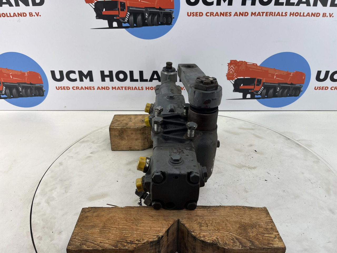 ZF LTM 1050-1 steering box - Рулевой механизм для Мобильных кранов: фото 4 ZF LTM 1050-1 steering box - Рулевой механизм для Мобильных кранов: фото 4