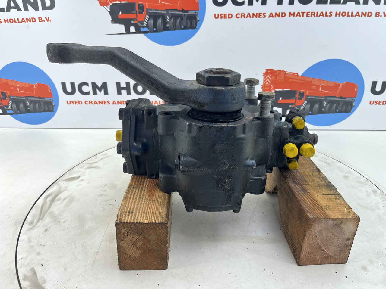 ZF LTM 1070 4.2 Steering box - Рулевой механизм для Мобильных кранов: фото 3 ZF LTM 1070 4.2 Steering box - Рулевой механизм для Мобильных кранов: фото 3