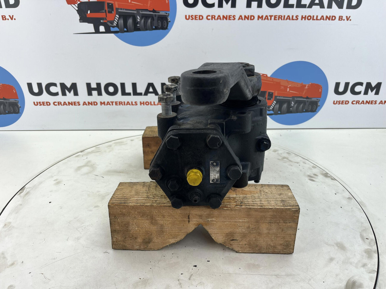 ZF LTM 1070 4.2 Steering box - Рулевой механизм для Мобильных кранов: фото 4 ZF LTM 1070 4.2 Steering box - Рулевой механизм для Мобильных кранов: фото 4