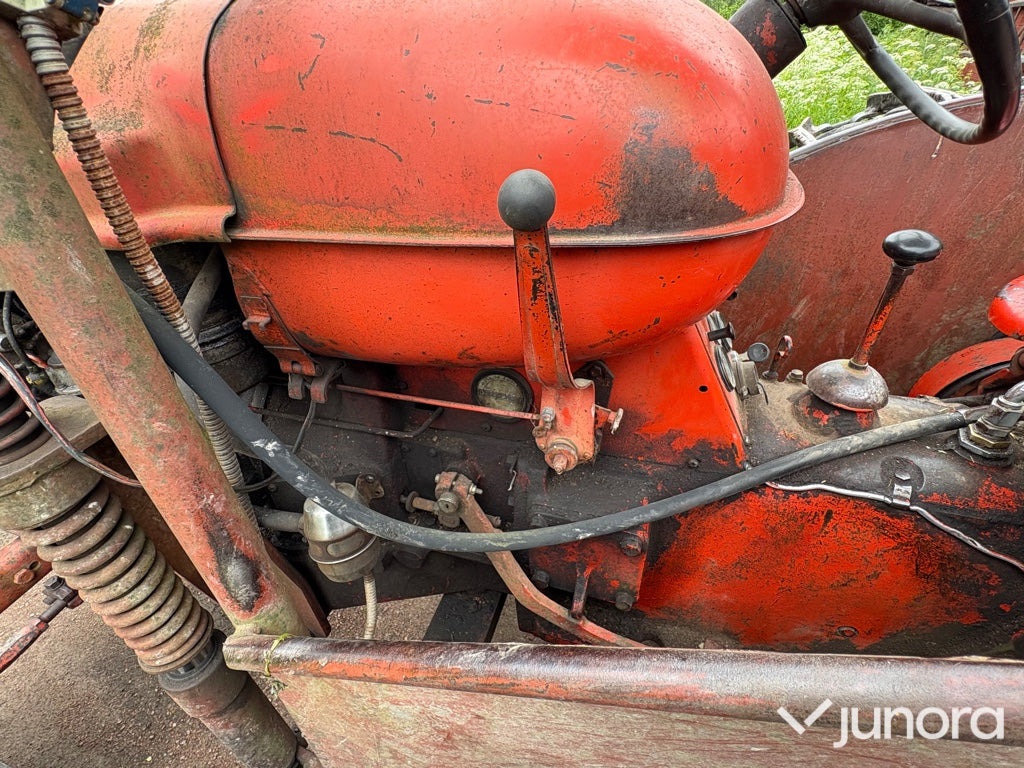 Трактор Traktor - Nuffield Universal 3DL: фото 19 Трактор Traktor - Nuffield Universal 3DL: фото 19