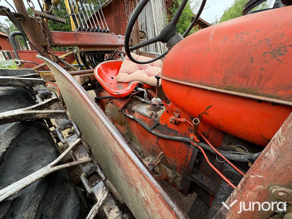 Трактор Traktor - Nuffield Universal 3DL: фото 16 Трактор Traktor - Nuffield Universal 3DL: фото 16