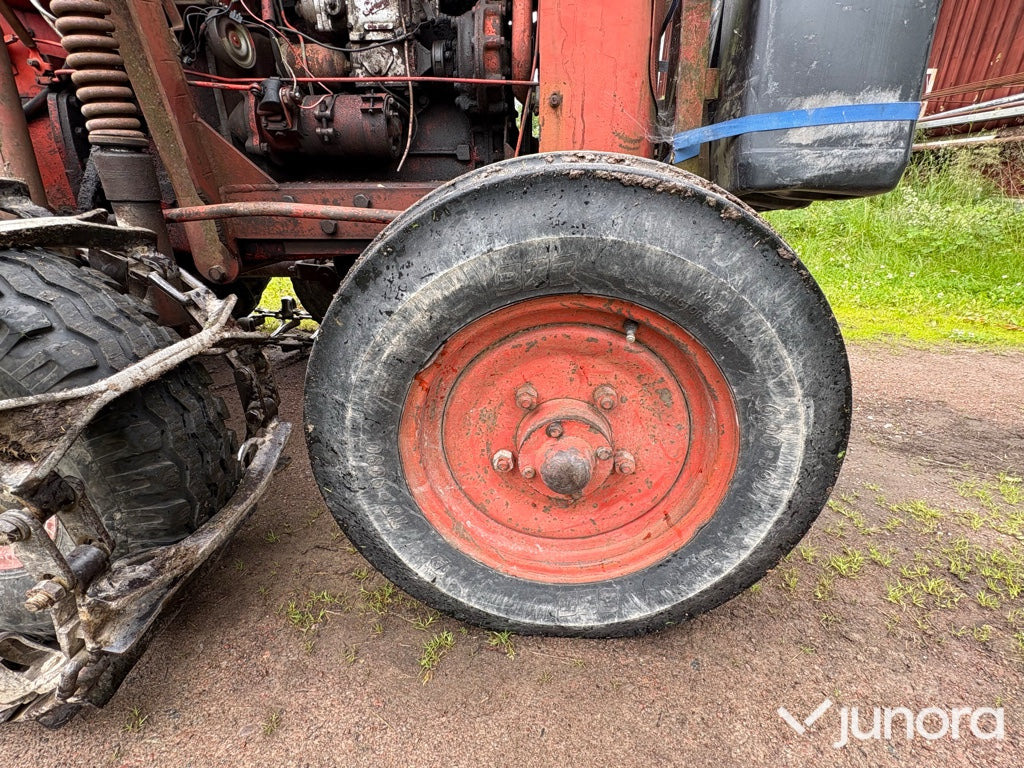 Трактор Traktor - Nuffield Universal 3DL: фото 26 Трактор Traktor - Nuffield Universal 3DL: фото 26