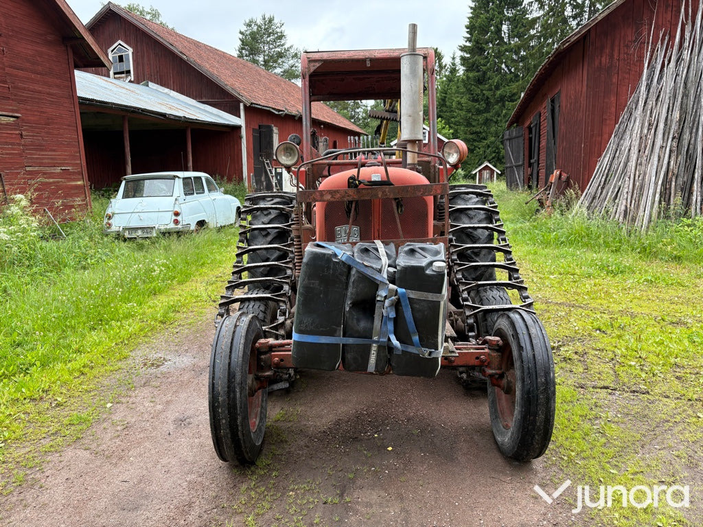 Трактор Traktor - Nuffield Universal 3DL: фото 9 Трактор Traktor - Nuffield Universal 3DL: фото 9