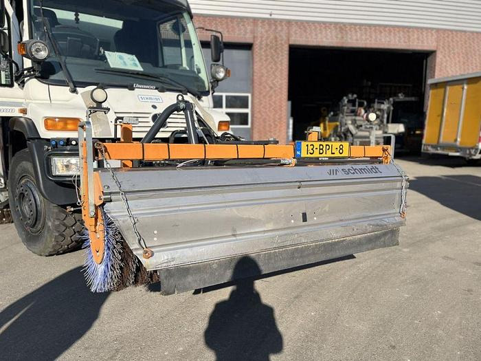 Mercedes-Benz Unimog U400 U400 4 x 2 / Schmidt SK350 sweeper - Подметально-уборочная машина: фото 5 Mercedes-Benz Unimog U400 U400 4 x 2 / Schmidt SK350 sweeper - Подметально-уборочная машина: фото 5