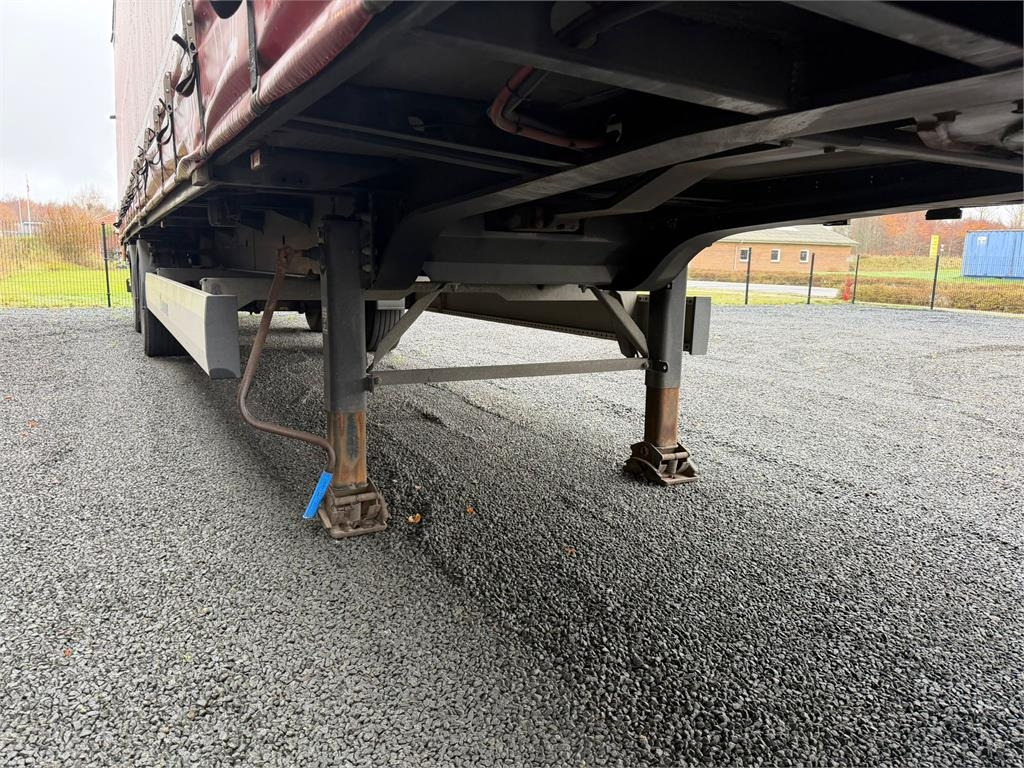 Krone 13,6 mtr gardin - lodretstående lift - Тентованный полуприцеп: фото 5 Krone 13,6 mtr gardin - lodretstående lift - Тентованный полуприцеп: фото 5