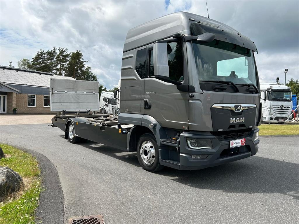 MAN TGL 8-220 4x2 BL incl. 2 stk veksellad  - Грузовик-контейнеровоз/ Сменный кузов: фото 2 MAN TGL 8-220 4x2 BL incl. 2 stk veksellad  - Грузовик-контейнеровоз/ Сменный кузов: фото 2