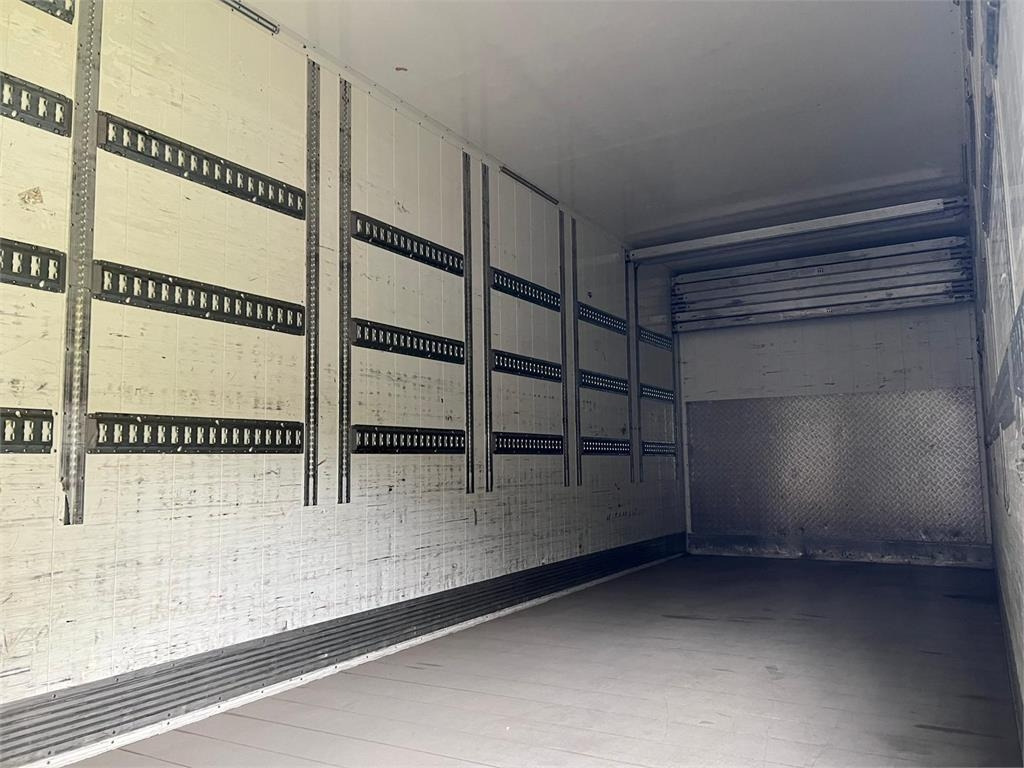 Mercedes-Benz Econic 1827 L - Грузовик с закрытым кузовом: фото 4 Mercedes-Benz Econic 1827 L - Грузовик с закрытым кузовом: фото 4