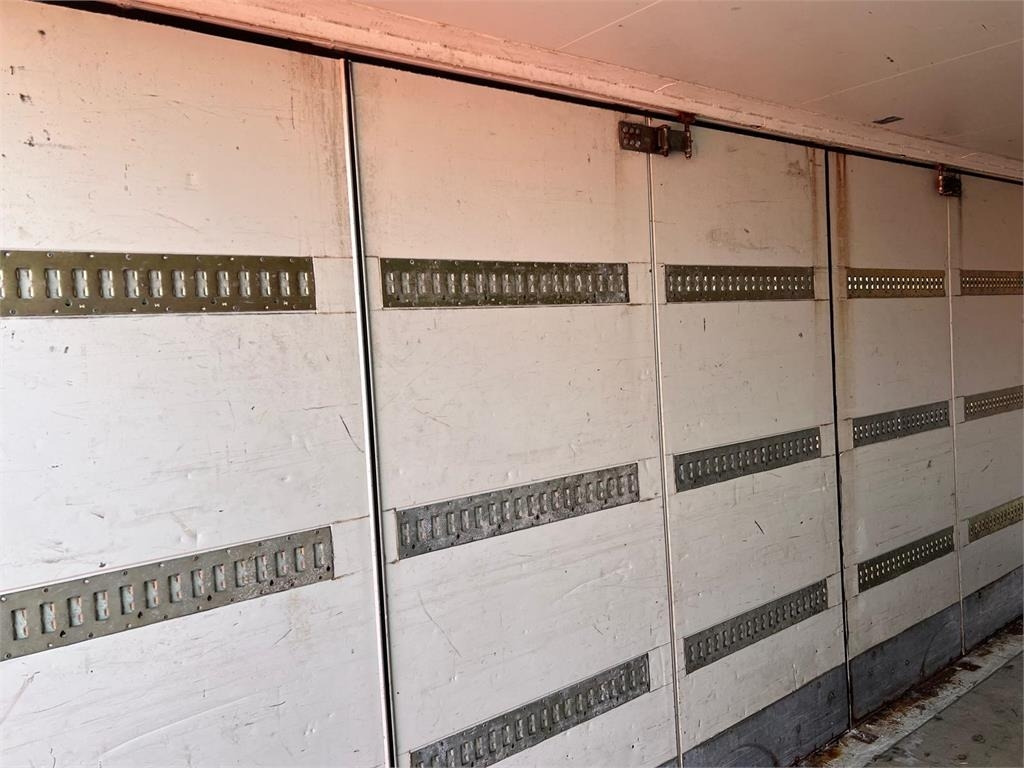 Schmitz 7450 - foldedørskasse - Полуприцеп-фургон: фото 5 Schmitz 7450 - foldedørskasse - Полуприцеп-фургон: фото 5