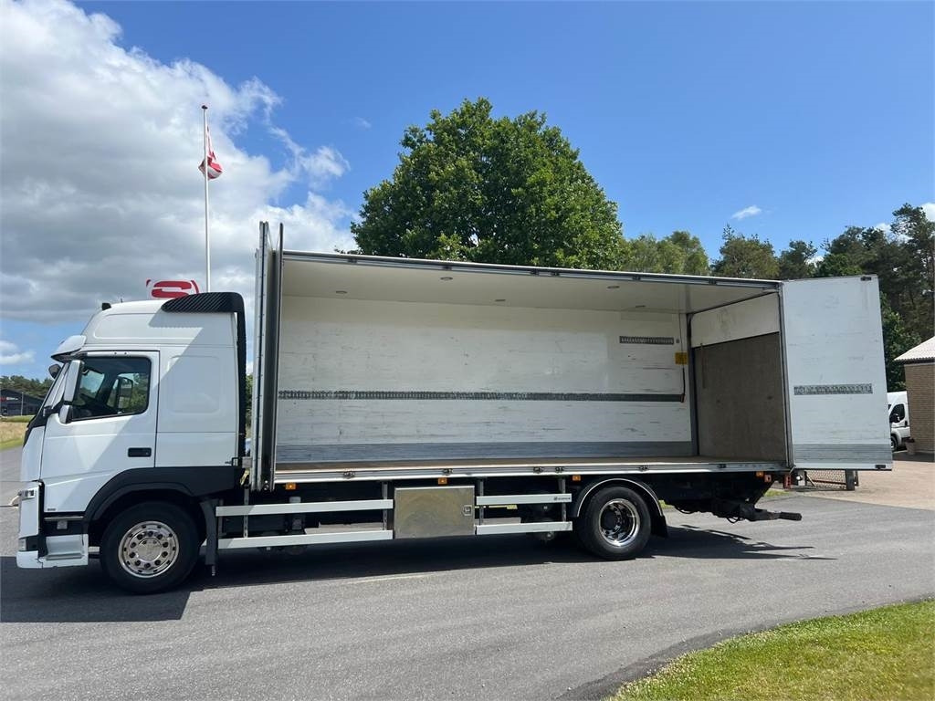 Volvo FM330 - Грузовик с закрытым кузовом: фото 2 Volvo FM330 - Грузовик с закрытым кузовом: фото 2