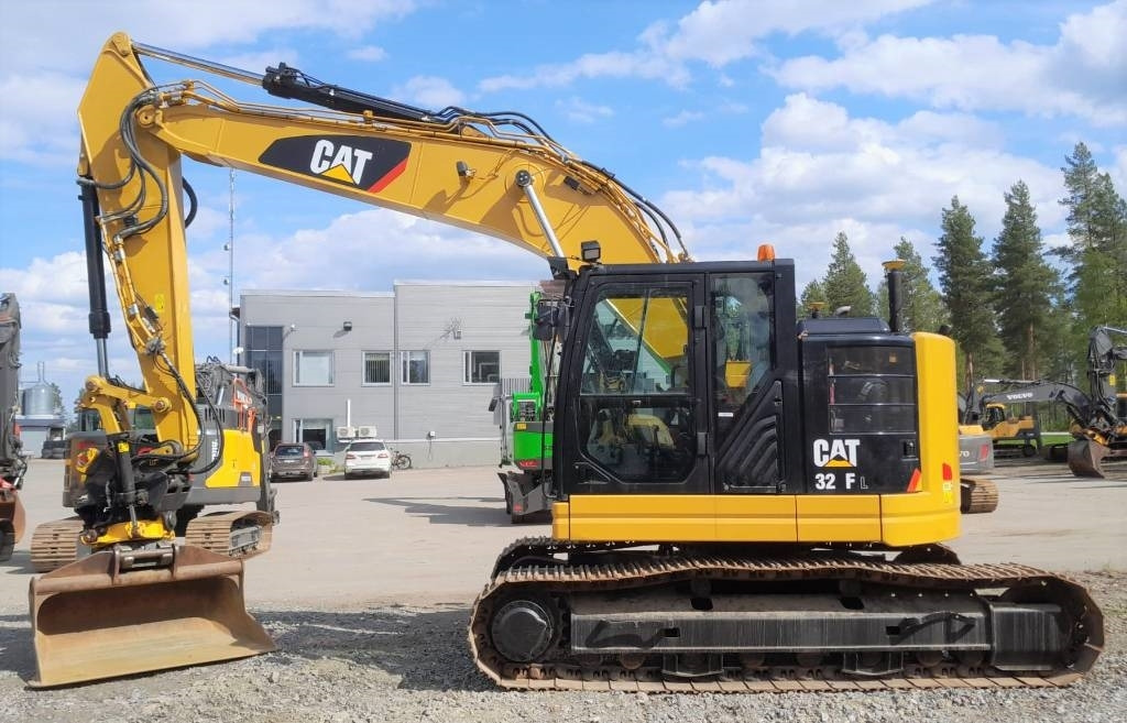 CAT 325FLCR PYÖRITTÄJÄLLLÄ - Гусеничный экскаватор: фото 1 CAT 325FLCR PYÖRITTÄJÄLLLÄ - Гусеничный экскаватор: фото 1