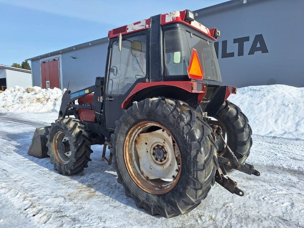 Case IH 685XL ETUKUORMAAJALLA - Трактор: фото 2 Case IH 685XL ETUKUORMAAJALLA - Трактор: фото 2