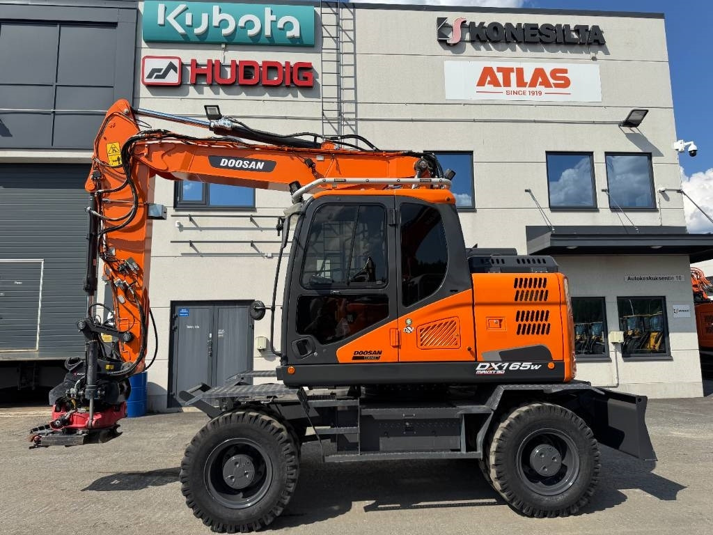 Doosan DX165W-5 PYÖRITTÄJÄLLÄ - Колёсный экскаватор: фото 1 Doosan DX165W-5 PYÖRITTÄJÄLLÄ - Колёсный экскаватор: фото 1