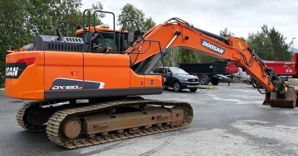 Doosan DX180LC-5 - Гусеничный экскаватор: фото 3 Doosan DX180LC-5 - Гусеничный экскаватор: фото 3