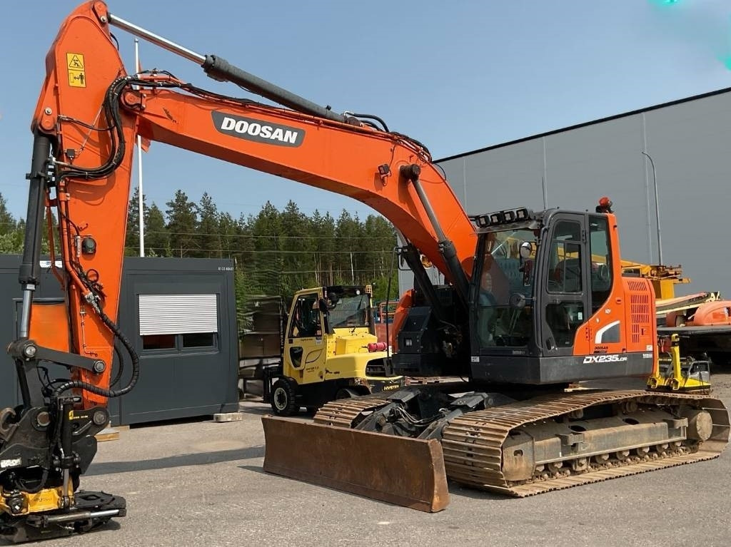 Doosan DX235LCR-5 DOZER - Гусеничный экскаватор: фото 1 Doosan DX235LCR-5 DOZER - Гусеничный экскаватор: фото 1