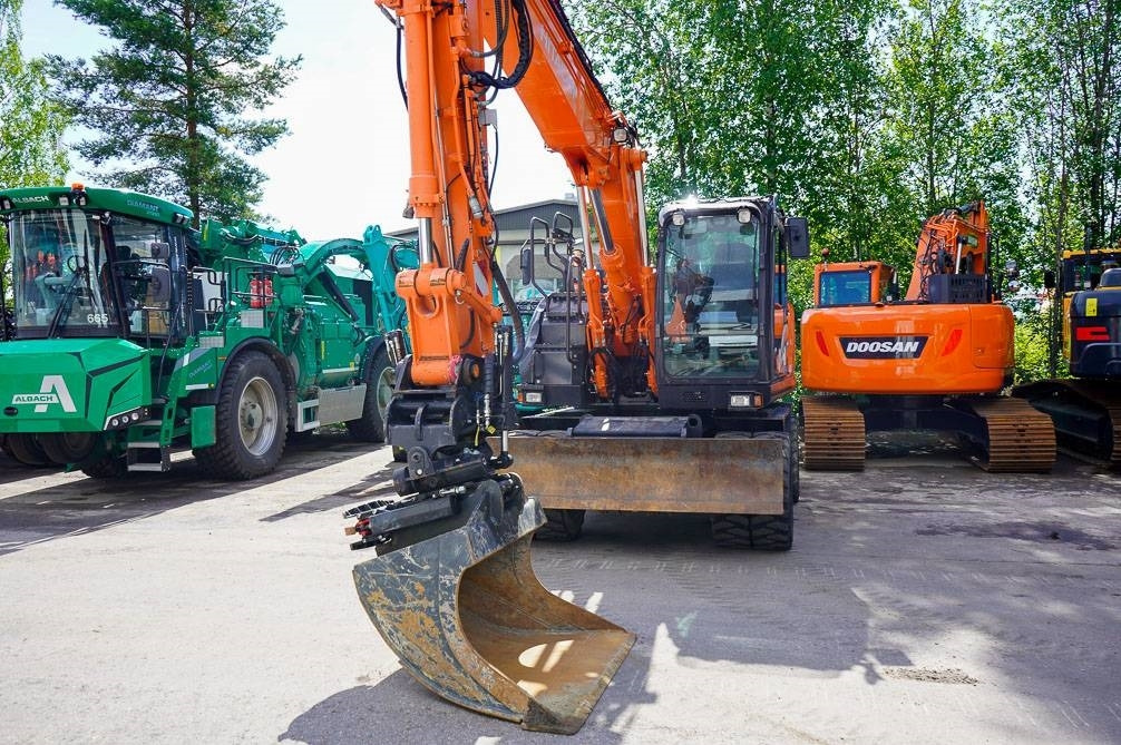 Hitachi ZX 140 W-6 - Колёсный экскаватор: фото 4 Hitachi ZX 140 W-6 - Колёсный экскаватор: фото 4