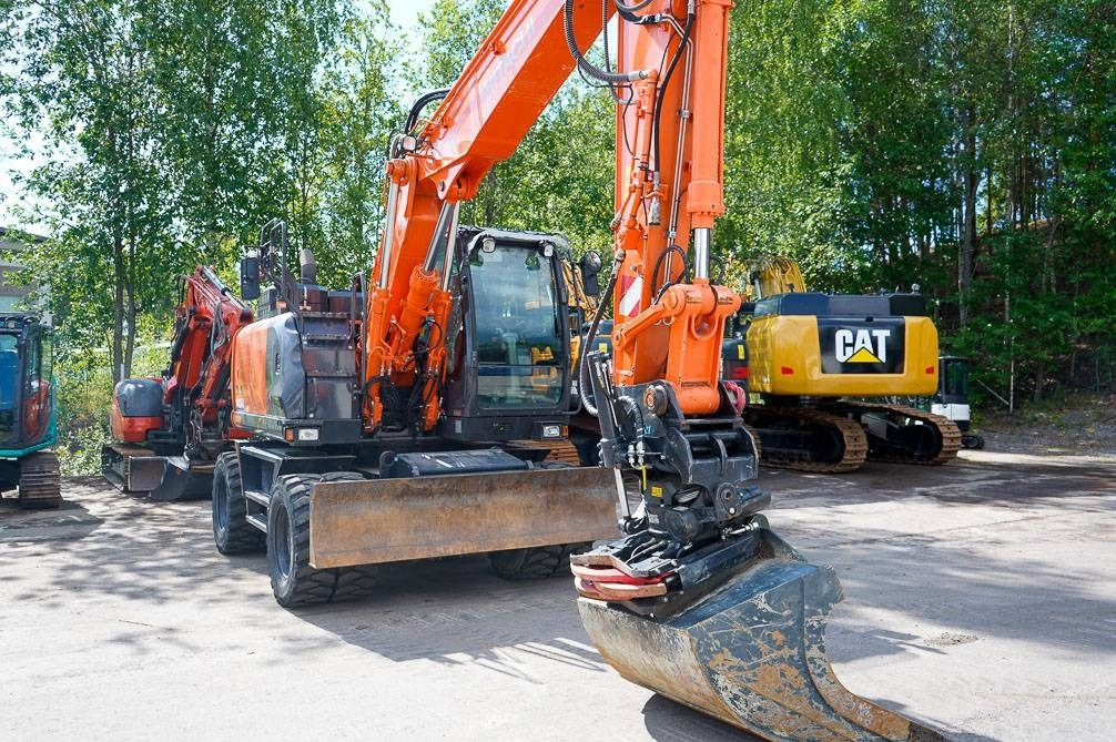 Hitachi ZX 140 W-6 - Колёсный экскаватор: фото 5 Hitachi ZX 140 W-6 - Колёсный экскаватор: фото 5