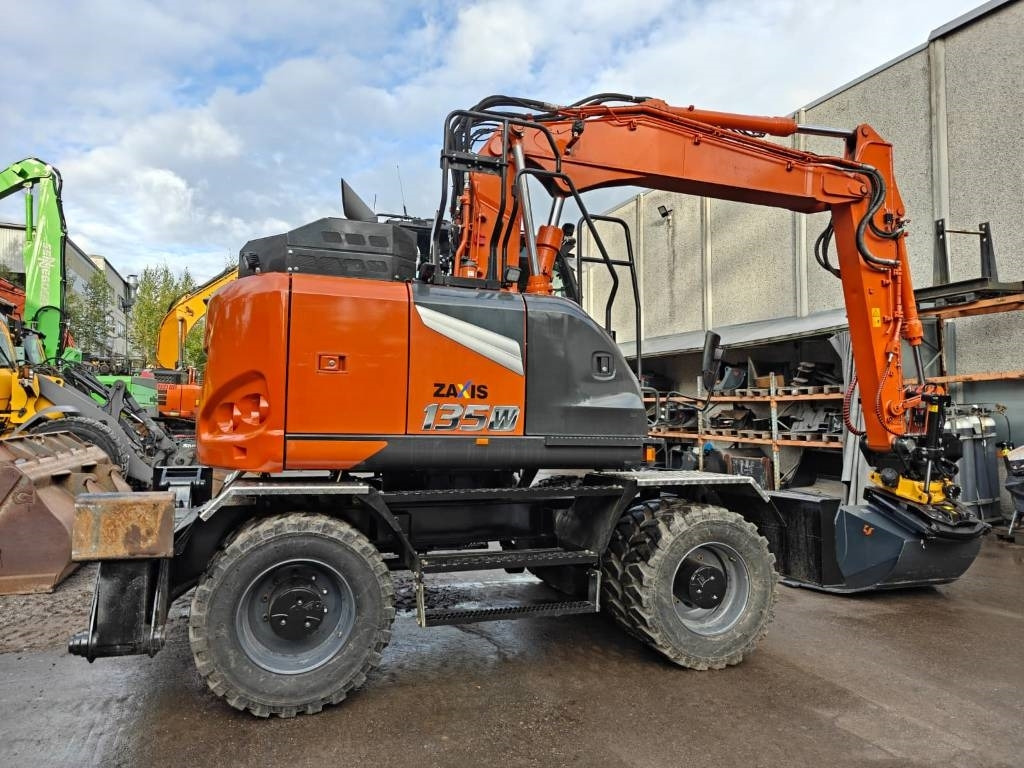 Hitachi ZX135W-7 VARUSTELTU - Колёсный экскаватор: фото 4 Hitachi ZX135W-7 VARUSTELTU - Колёсный экскаватор: фото 4