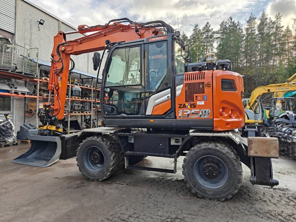 Hitachi ZX135W-7 VARUSTELTU - Колёсный экскаватор: фото 2 Hitachi ZX135W-7 VARUSTELTU - Колёсный экскаватор: фото 2